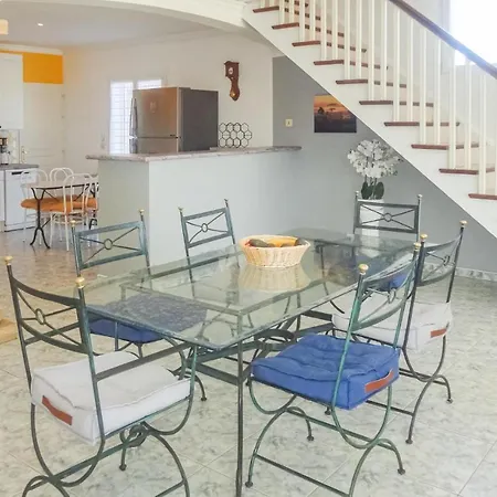 Vakantiehuis Gorgeous In With Kitchen
