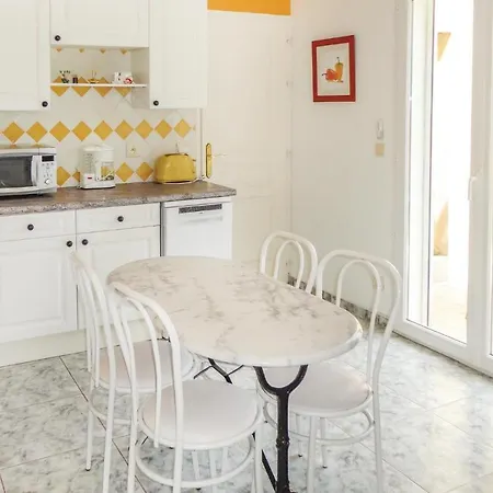 Gorgeous In With Kitchen Marseillan (Herault)