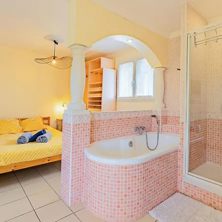 Vakantiehuis Gorgeous In With Kitchen