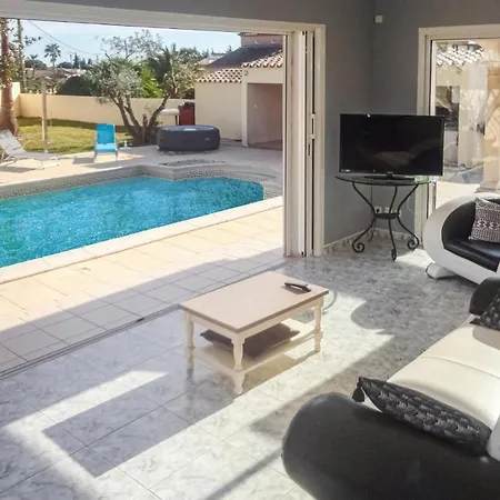 Gorgeous In With Kitchen Holiday home *
