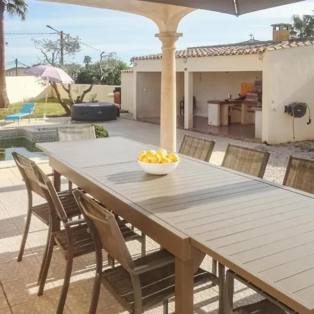 Holiday home Gorgeous In With Kitchen *