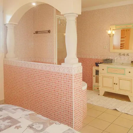Gorgeous In With Kitchen Holiday home *