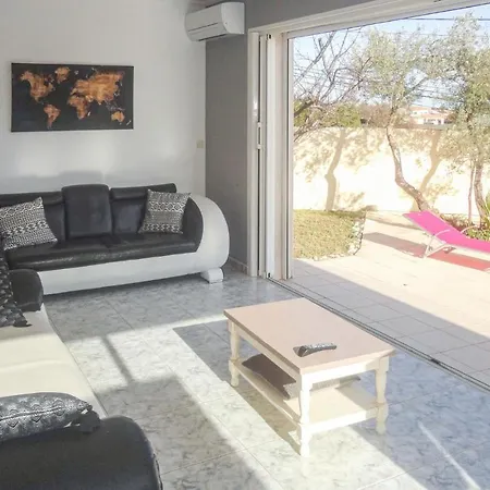 Gorgeous In With Kitchen Marseillan (Herault)