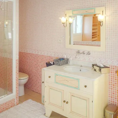 Gorgeous In With Kitchen Holiday home *