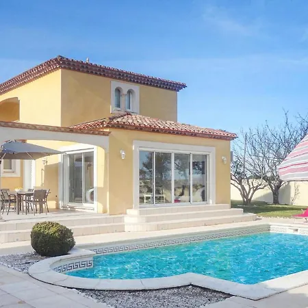 Gorgeous In With Kitchen Holiday home *