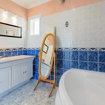 Gorgeous In With Kitchen Marseillan (Herault)