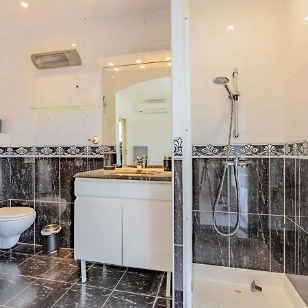 Gorgeous In With Kitchen