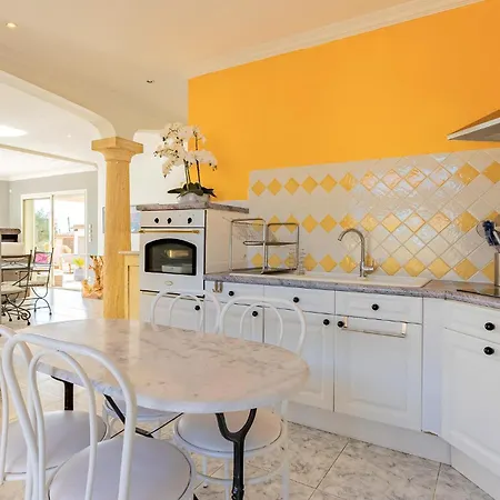 Gorgeous In With Kitchen Holiday home *