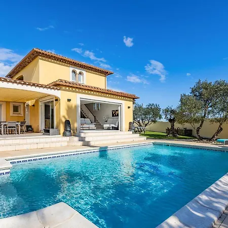 Gorgeous In With Kitchen Holiday home *